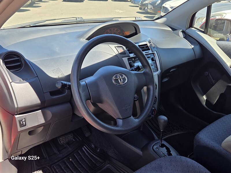 Used 2009 Toyota Yaris S FWD image 7