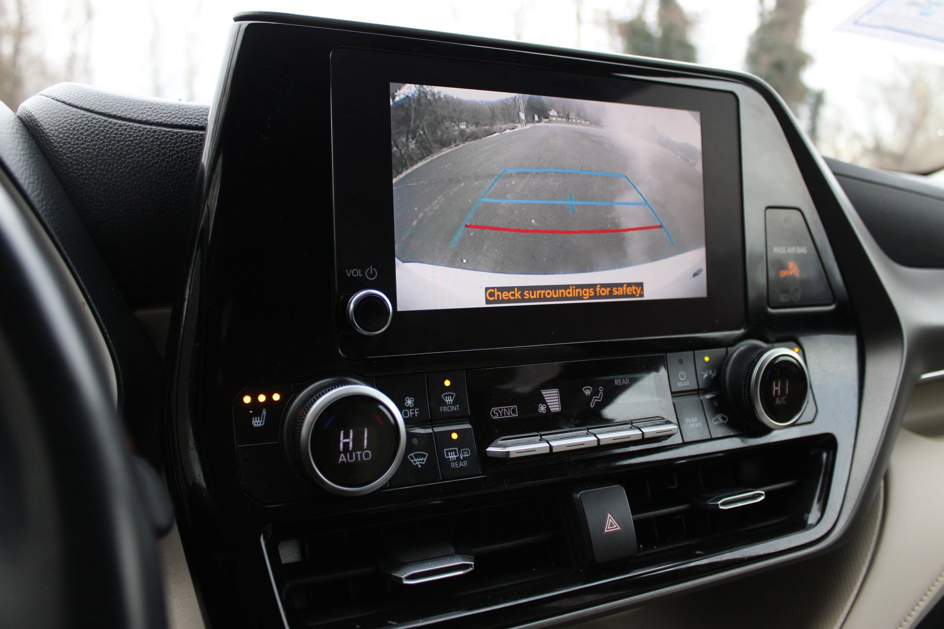 Used 2023 Toyota Highlander L image 27