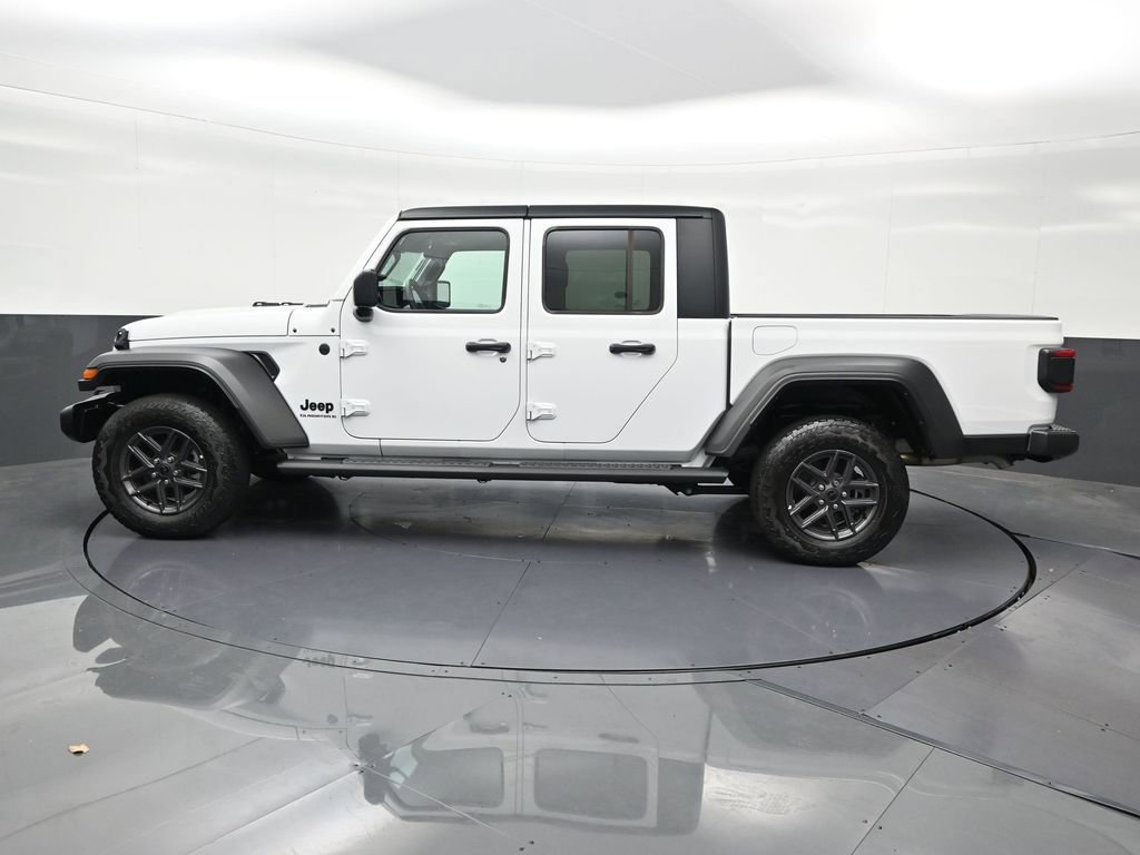Used 2025 Jeep Gladiator Sport AWD/4WD image 2