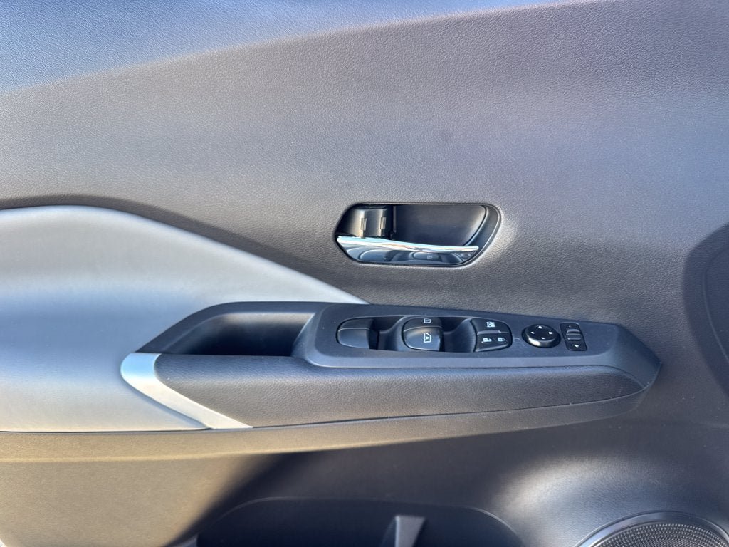 Used 2023 Nissan Kicks SR w/ SR Premium Package FWD image 16