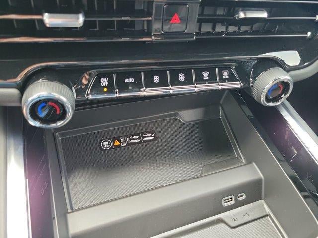Used 2026 Chevrolet Tahoe High Country AWD/4WD image 31