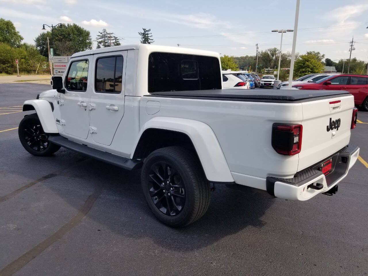 Used 2021 Jeep Gladiator Overland AWD/4WD image 6