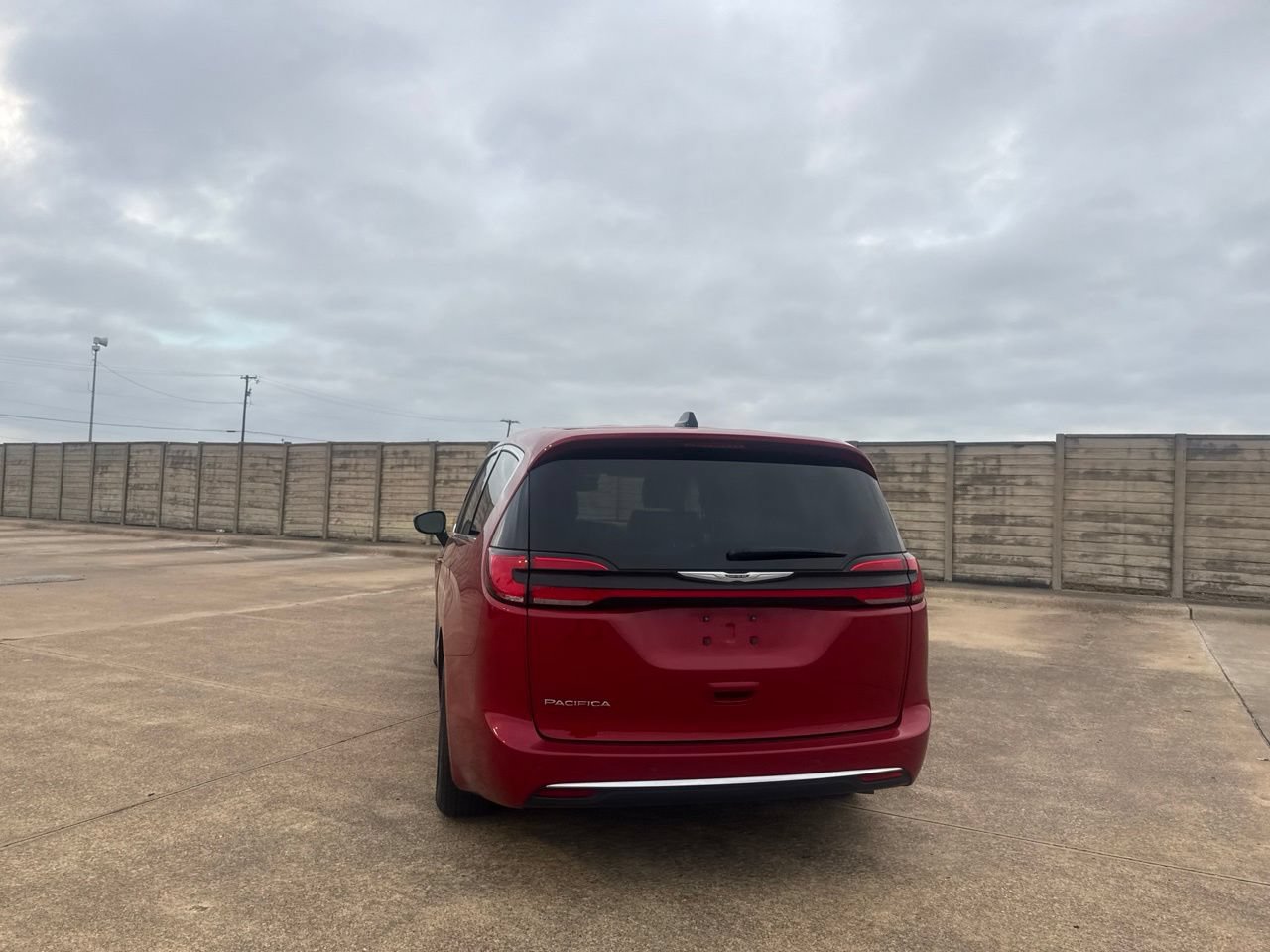 Used 2025 Chrysler Pacifica Select FWD image 17