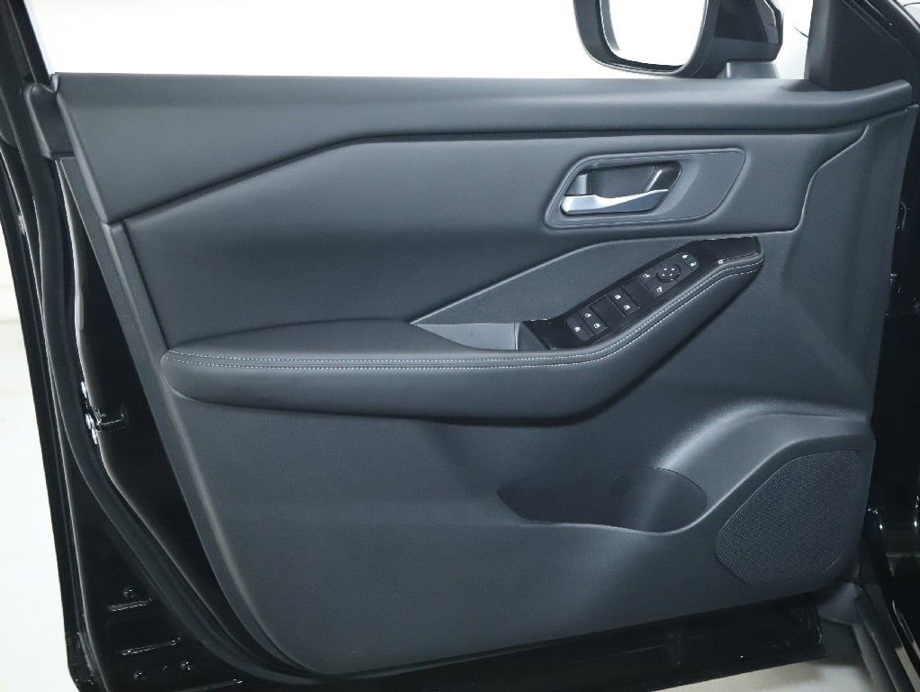 Certified 2026 Nissan Rogue SV image 15