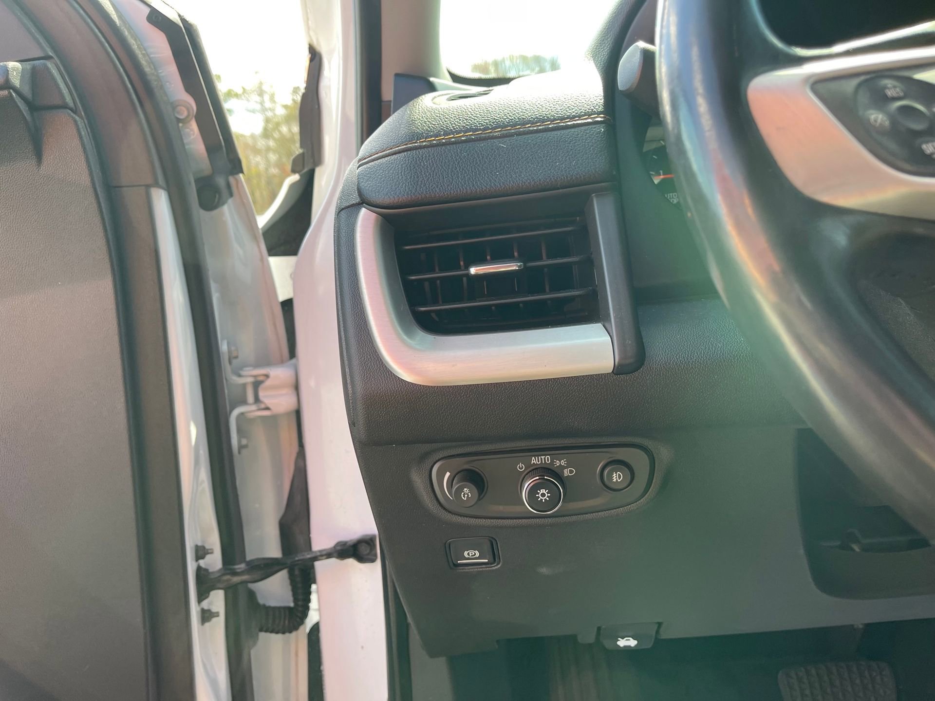 Used 2021 GMC Terrain SLT image 15