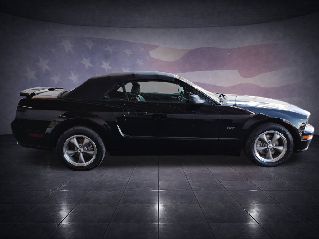 Used 2005 Ford Mustang GT RWD image 6
