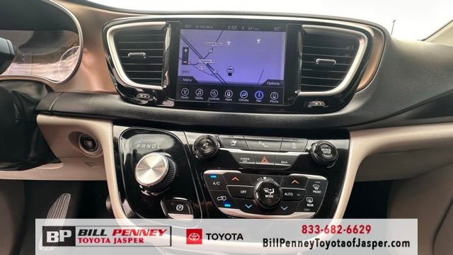 Used 2017 Chrysler Pacifica Touring-L w/ Tire & Wheel Group image 13