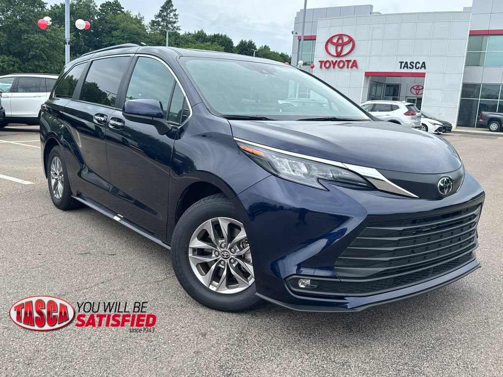Used 2026 Toyota Sienna XLE FWD image 1