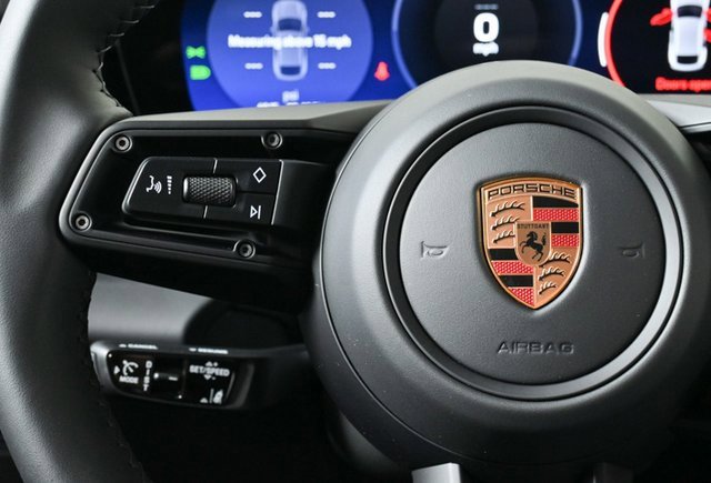 Certified 2025 Porsche Macan Electric image 10