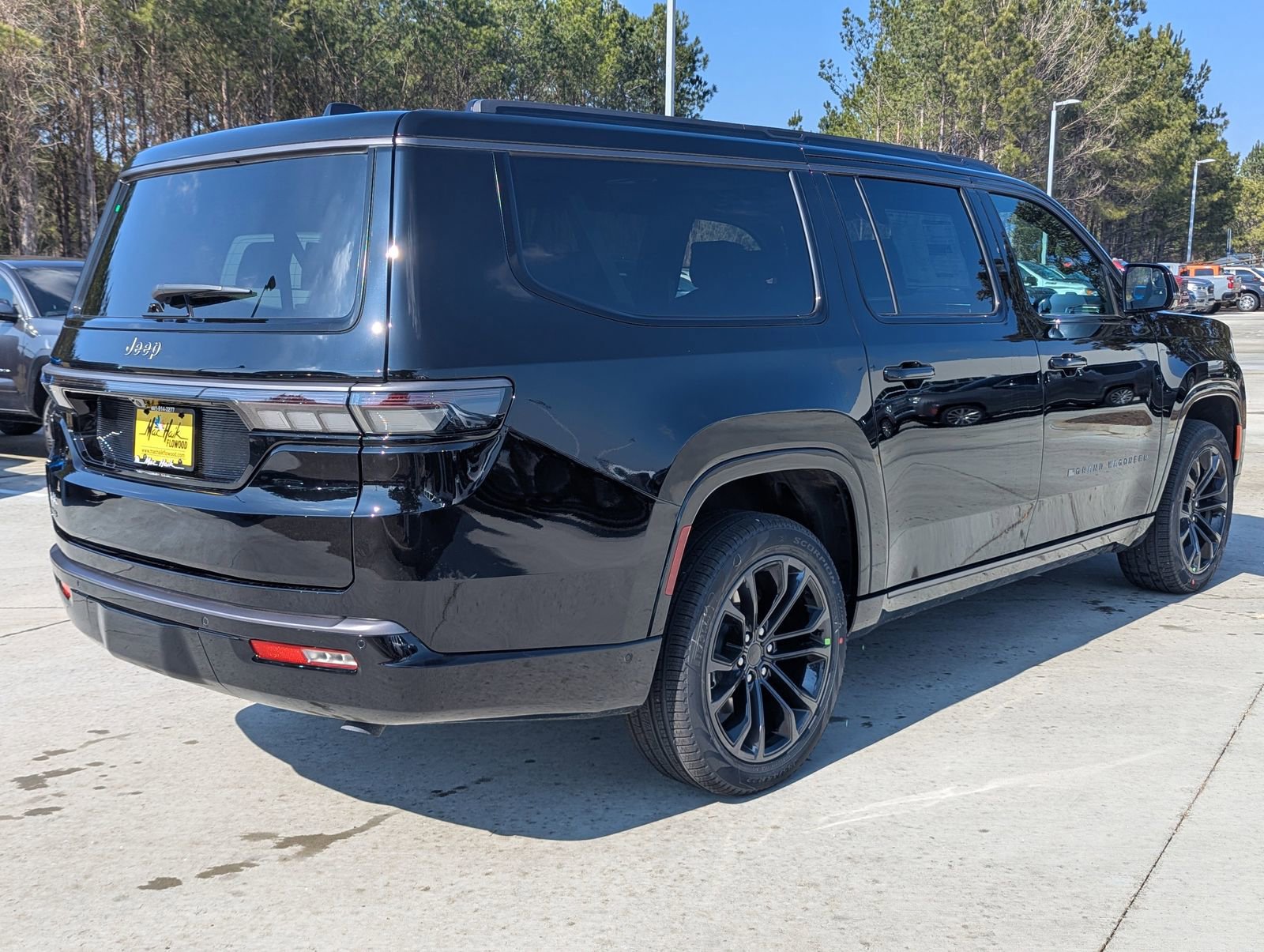 New 2026 Jeep Grand Wagoneer L Summit w/ Premium Group III image 3