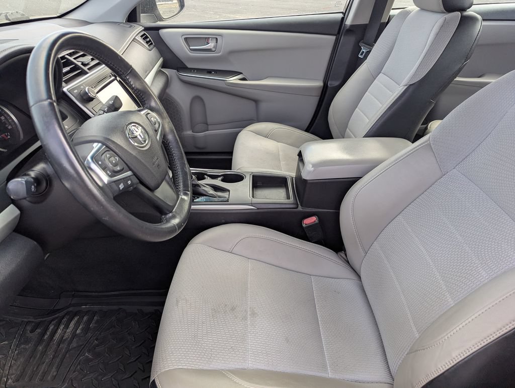 Used 2017 Toyota Camry SE w/ Moonroof Package FWD image 24