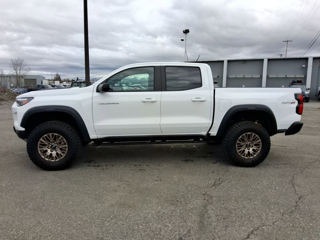 Used 2025 Chevrolet Colorado ZR2 w/ Technology Package AWD/4WD image 5