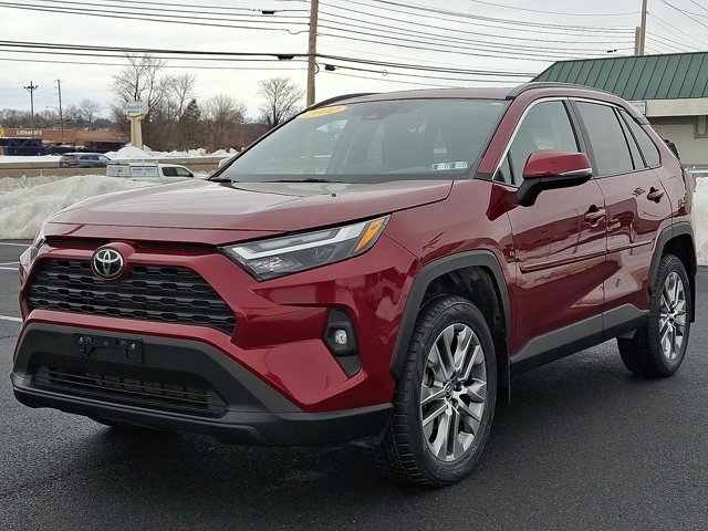Used 2022 Toyota RAV4 XLE Premium image 3