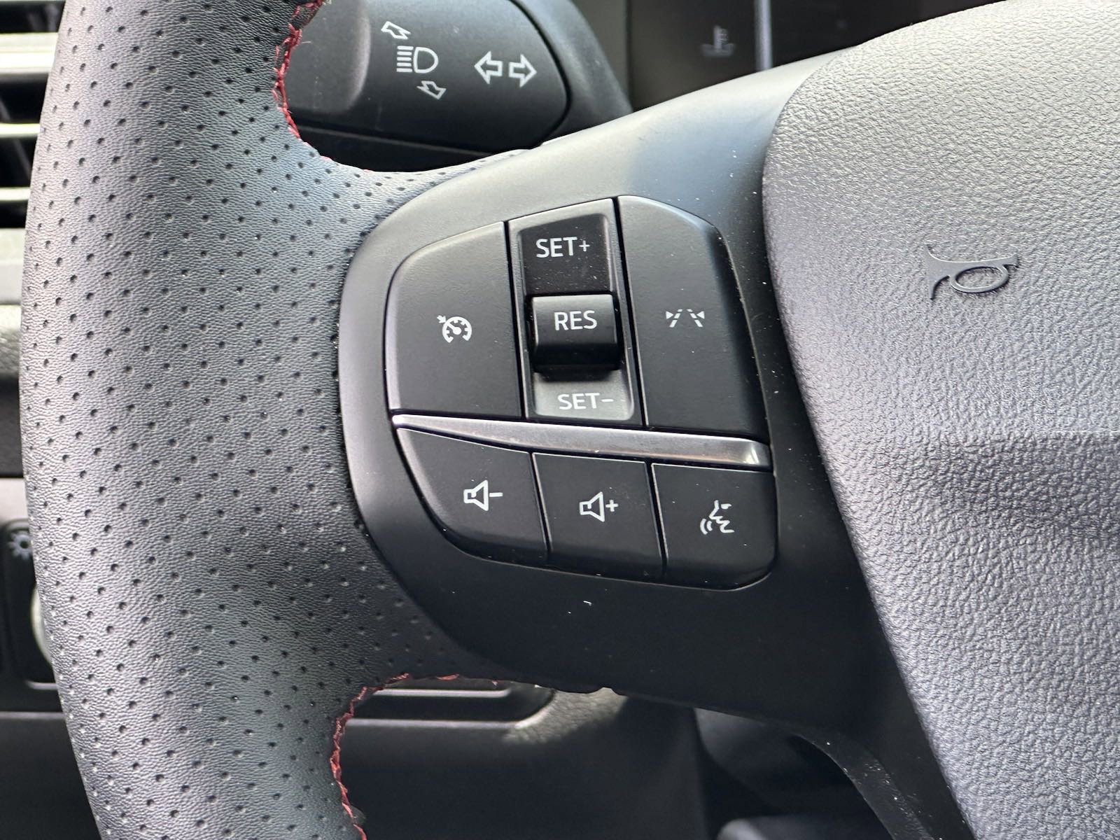 New 2024 Ford Escape ST-Line w/ Equipment Group 301A FWD image 11