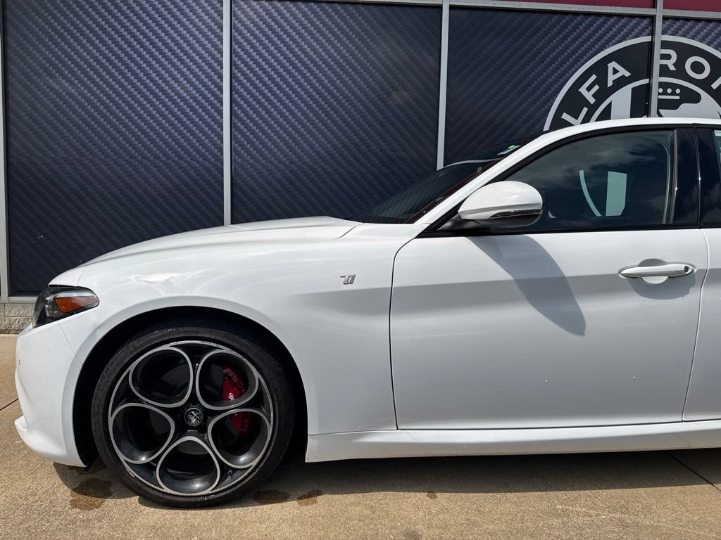 Used 2022 Alfa Romeo Giulia Ti AWD/4WD image 16