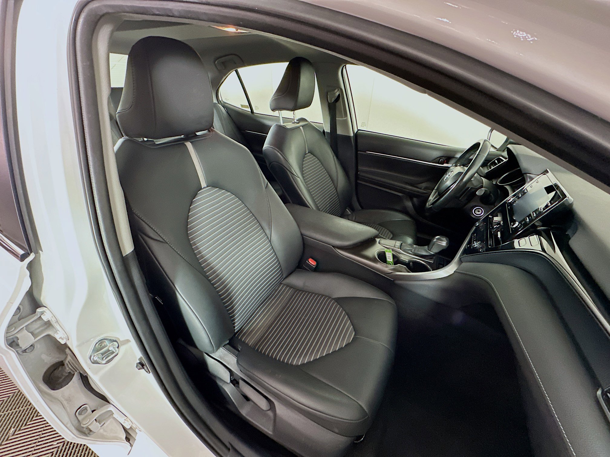 Used 2023 Toyota Camry SE image 30