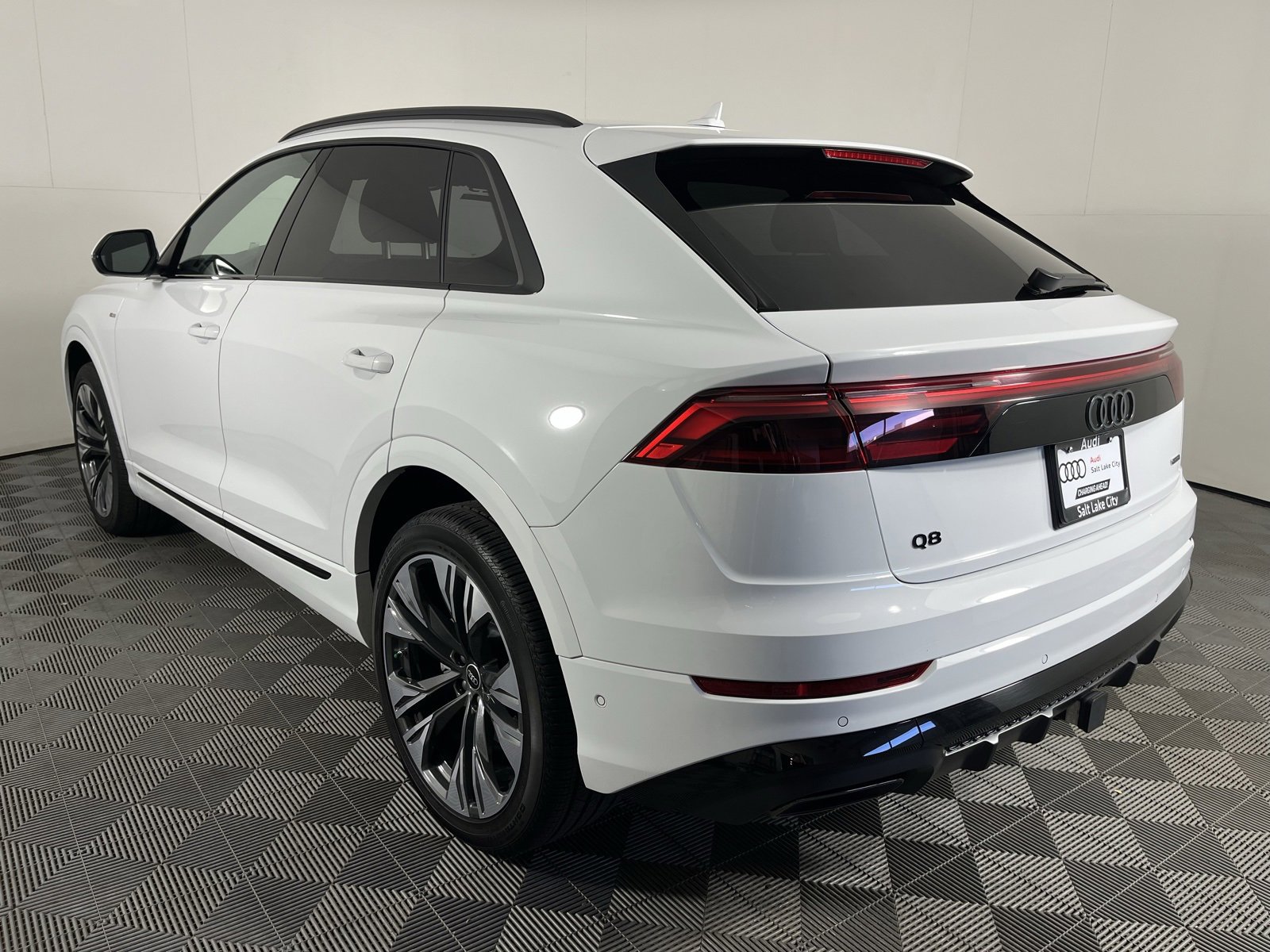 Used 2025 Audi Q8 Premium Plus w/ Premium Plus Package image 7