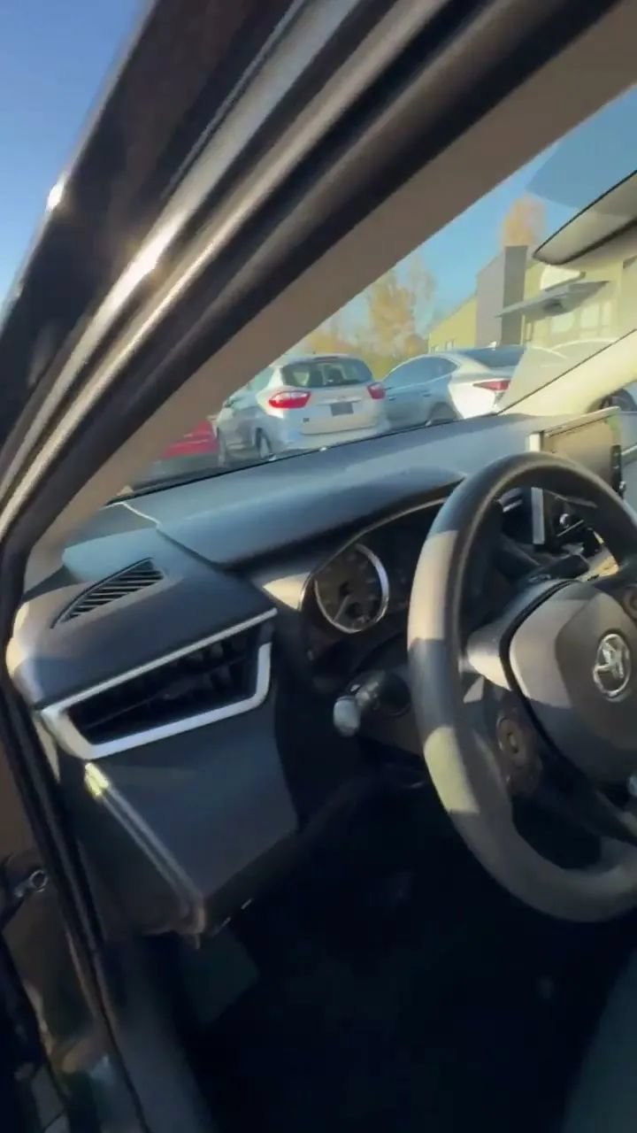 Used 2020 Toyota Corolla LE FWD image 52