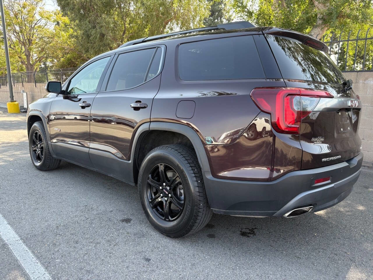 Used 2021 GMC Acadia AT4 w/ Technology Package AWD/4WD image 6
