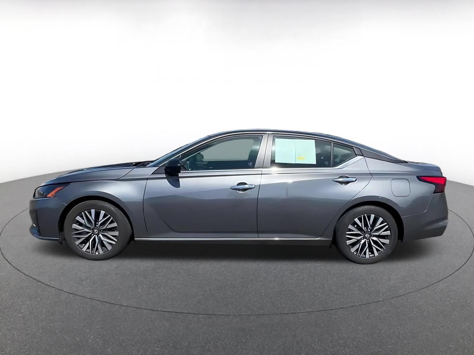 Used 2025 Nissan Altima 2.5 SV FWD image 7