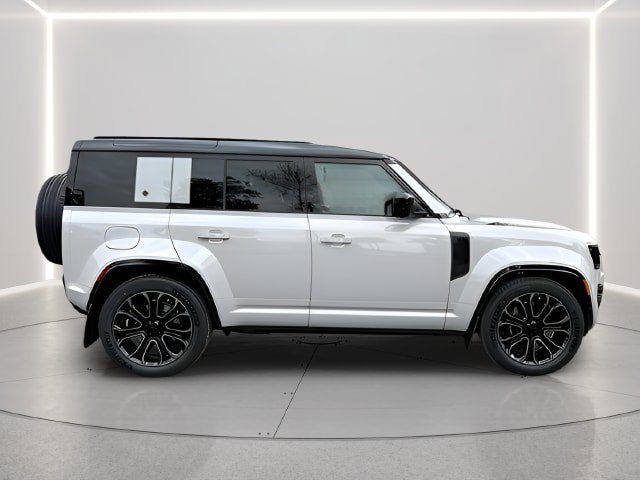 New 2026 Land Rover Defender 110 OCTA AWD/4WD image 43