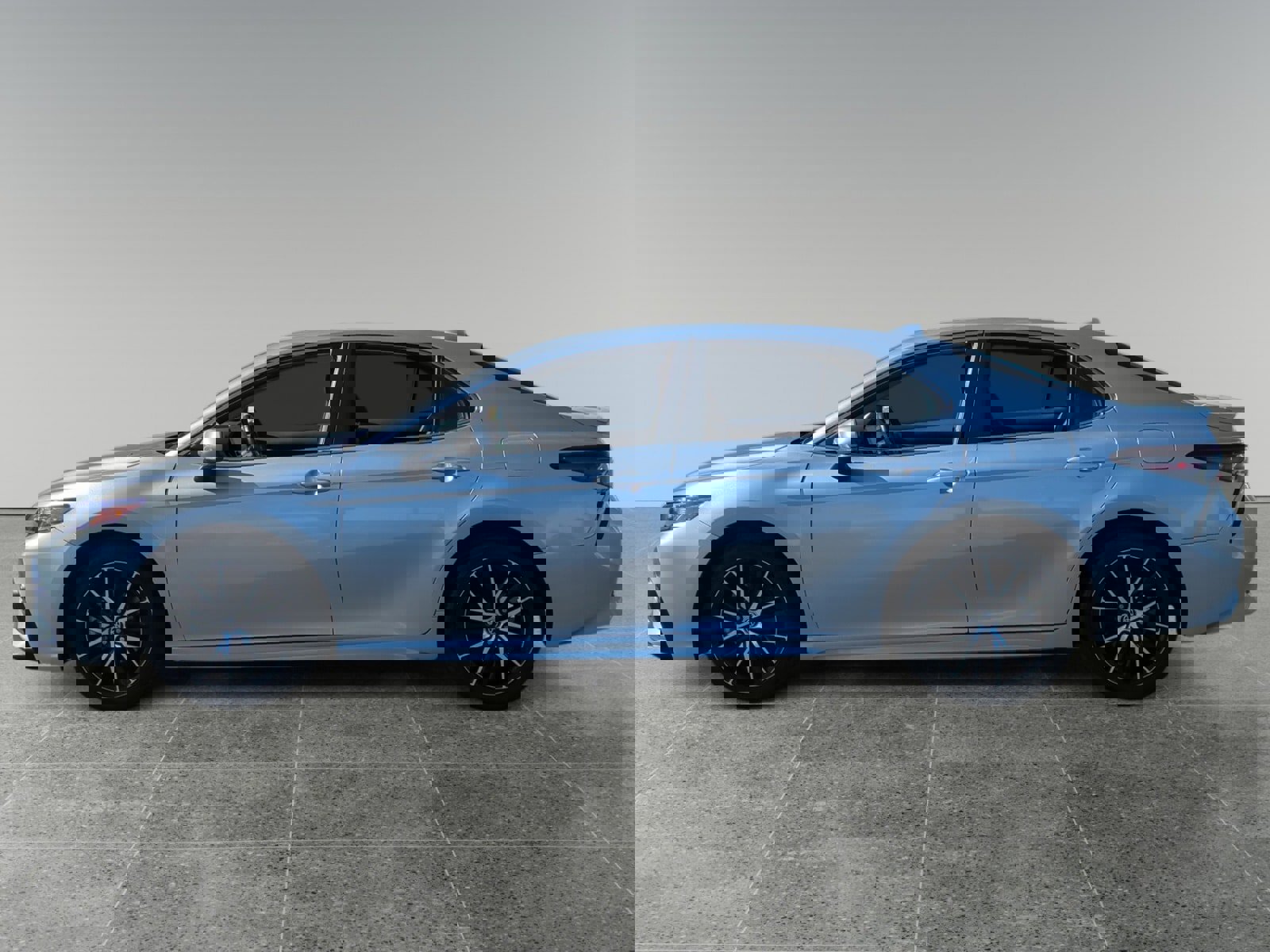 Used 2024 Toyota Camry SE image 2