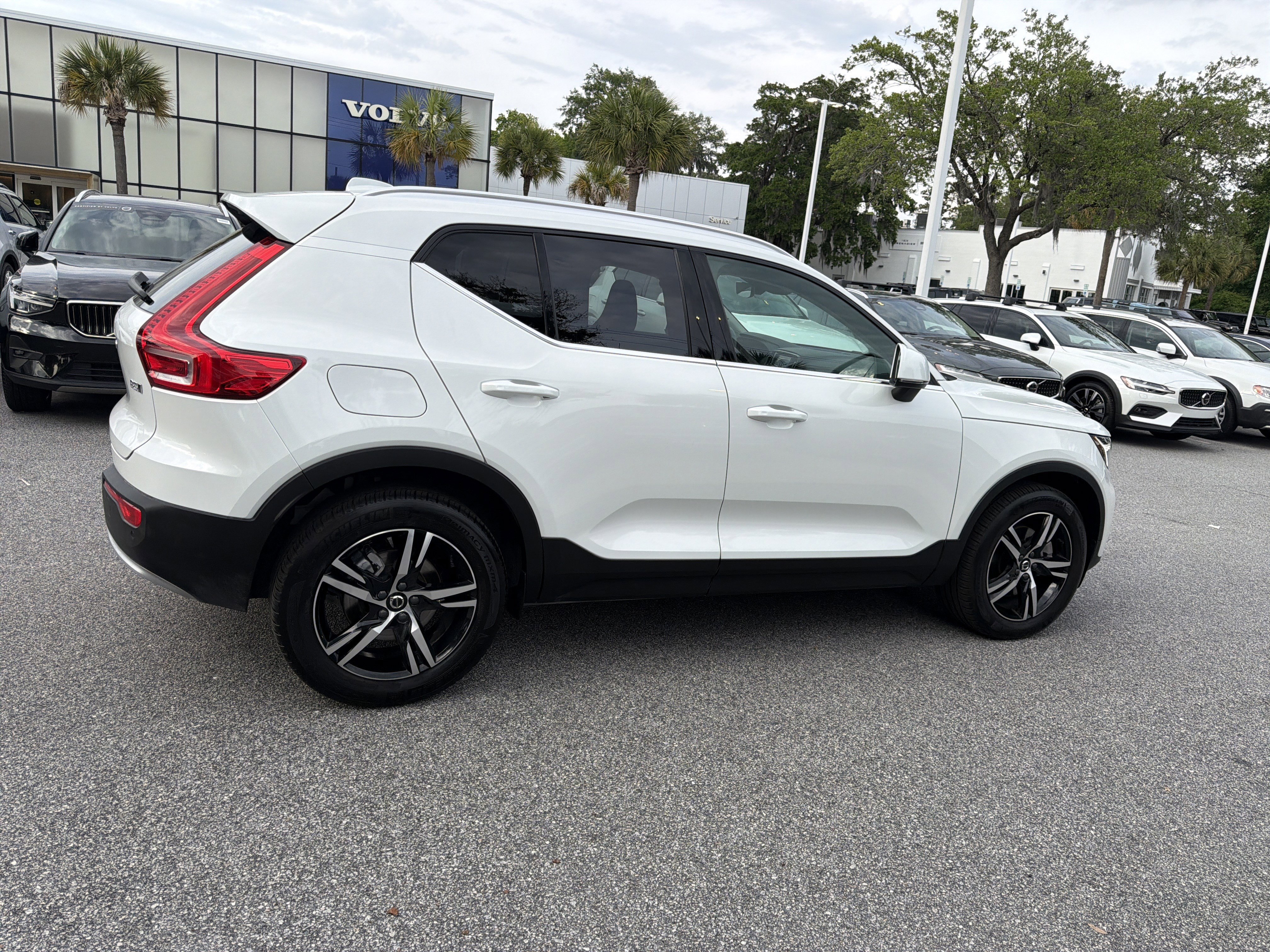 Certified 2025 Volvo XC40 B5 Core AWD/4WD image 14