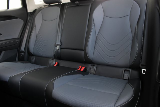 New 2025 Volkswagen Tiguan SE image 18