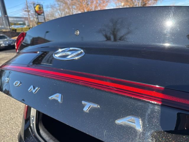 Used 2021 Hyundai Sonata Limited w/ Preferred Accessory Package image 12