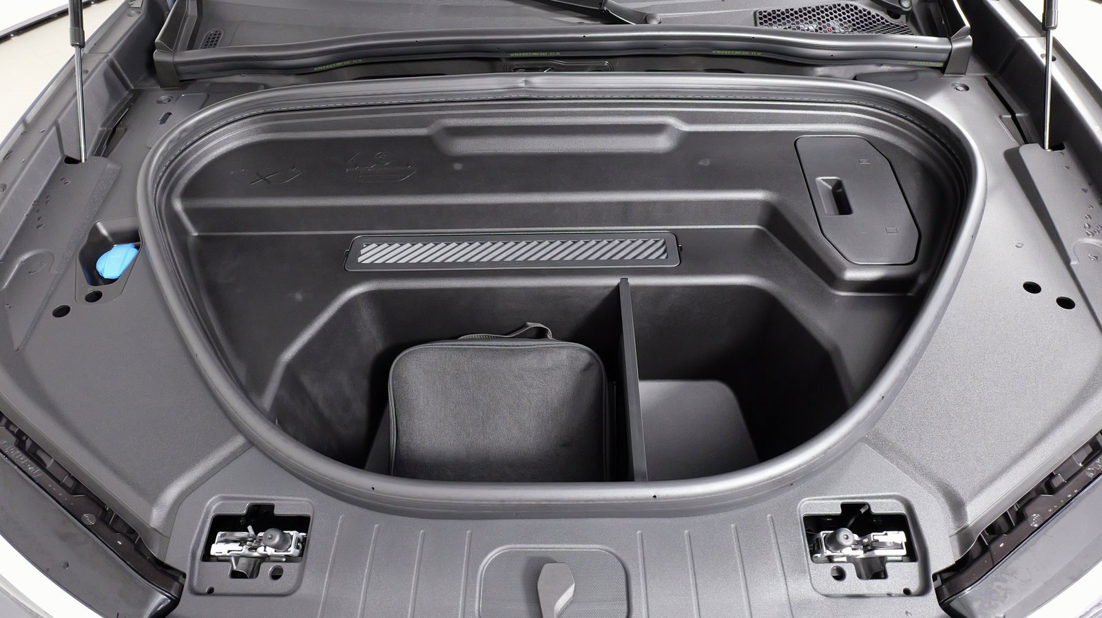 Used 2025 Audi Q6 e-tron Premium image 69