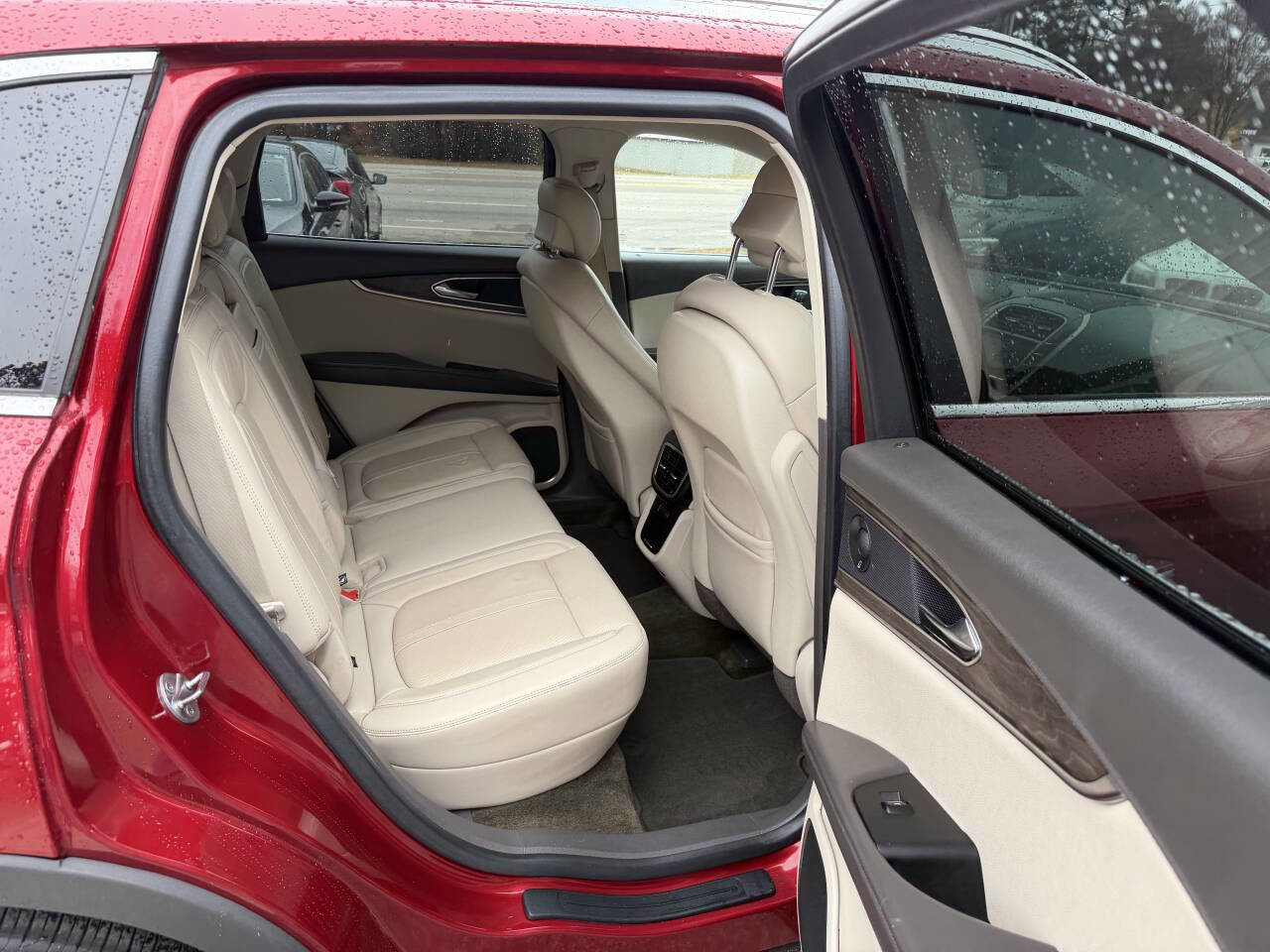 Used 2018 Lincoln MKX Reserve w/ Driver Assistance Package image 17