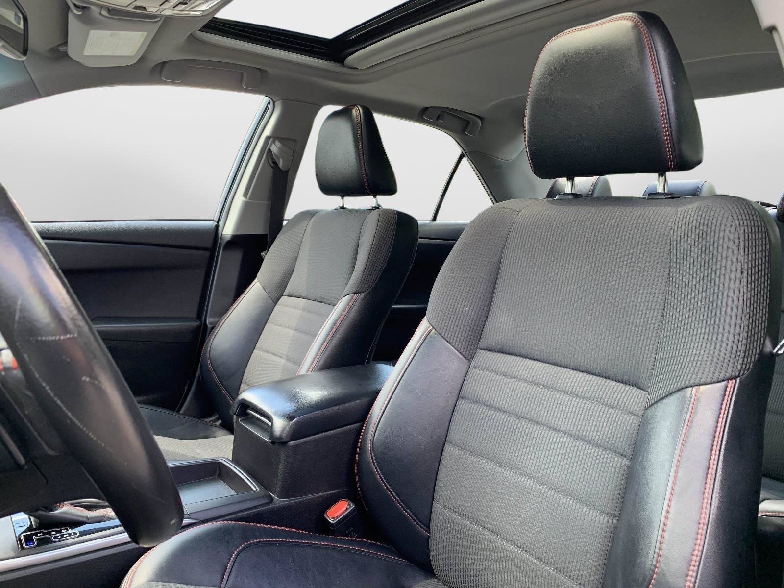 Used 2017 Toyota Camry SE w/ Moonroof Package FWD image 28