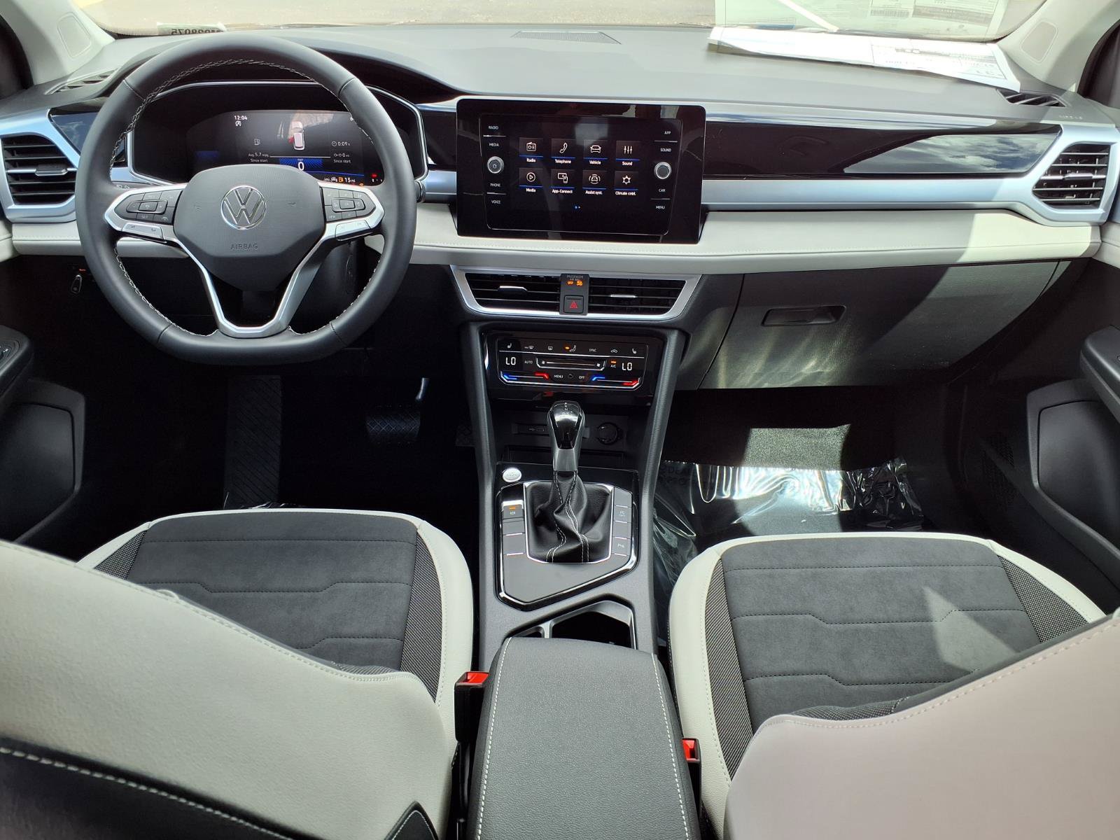 New 2026 Volkswagen Taos SE FWD image 10