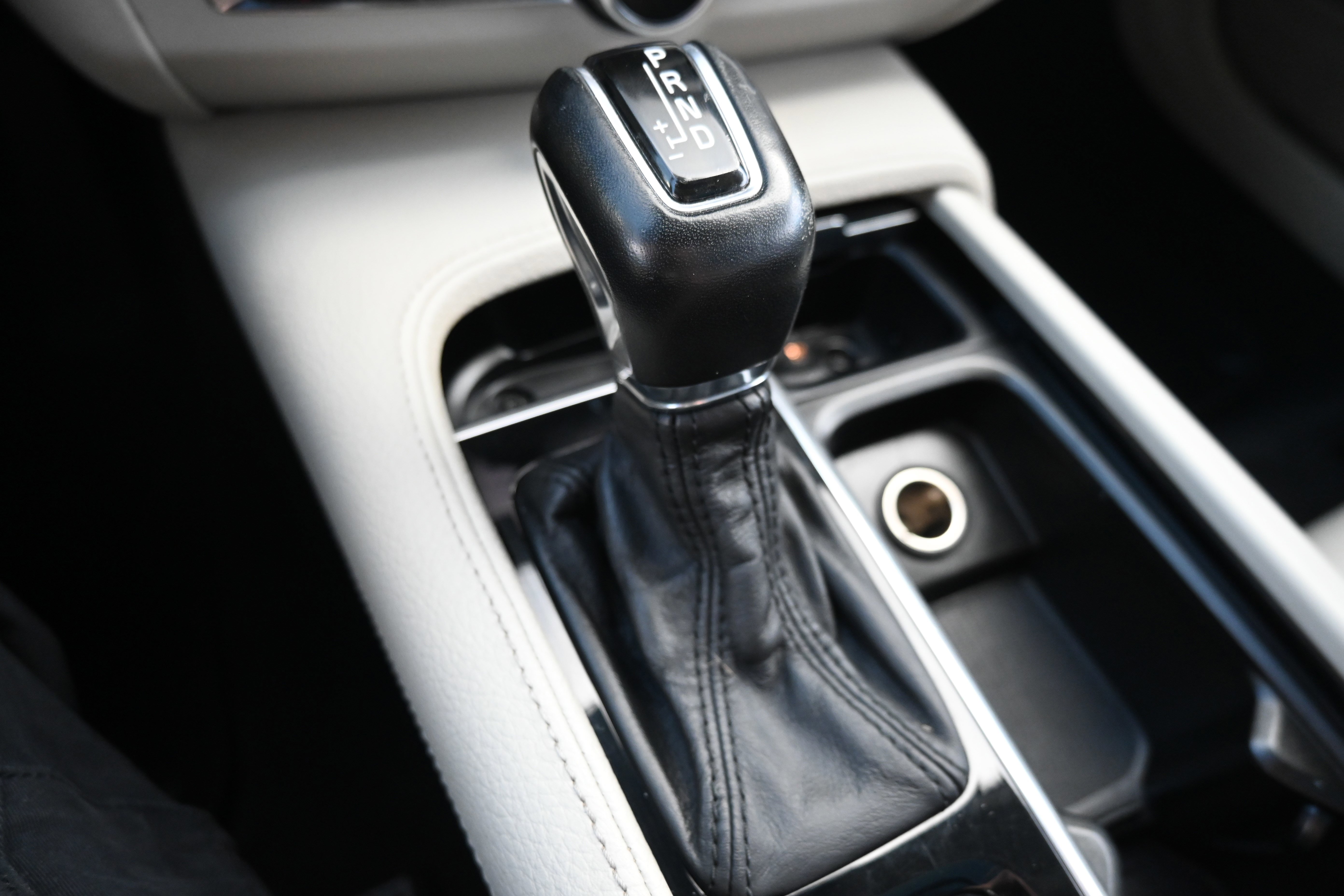 Used 2018 Volvo S90 T5 Momentum FWD image 27