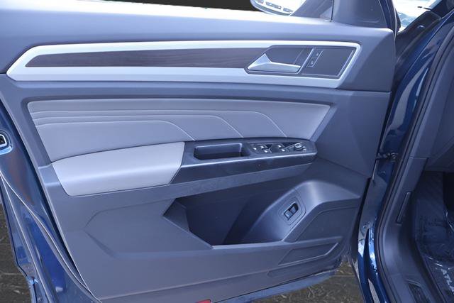 Certified 2024 Volkswagen Tiguan SE FWD image 12