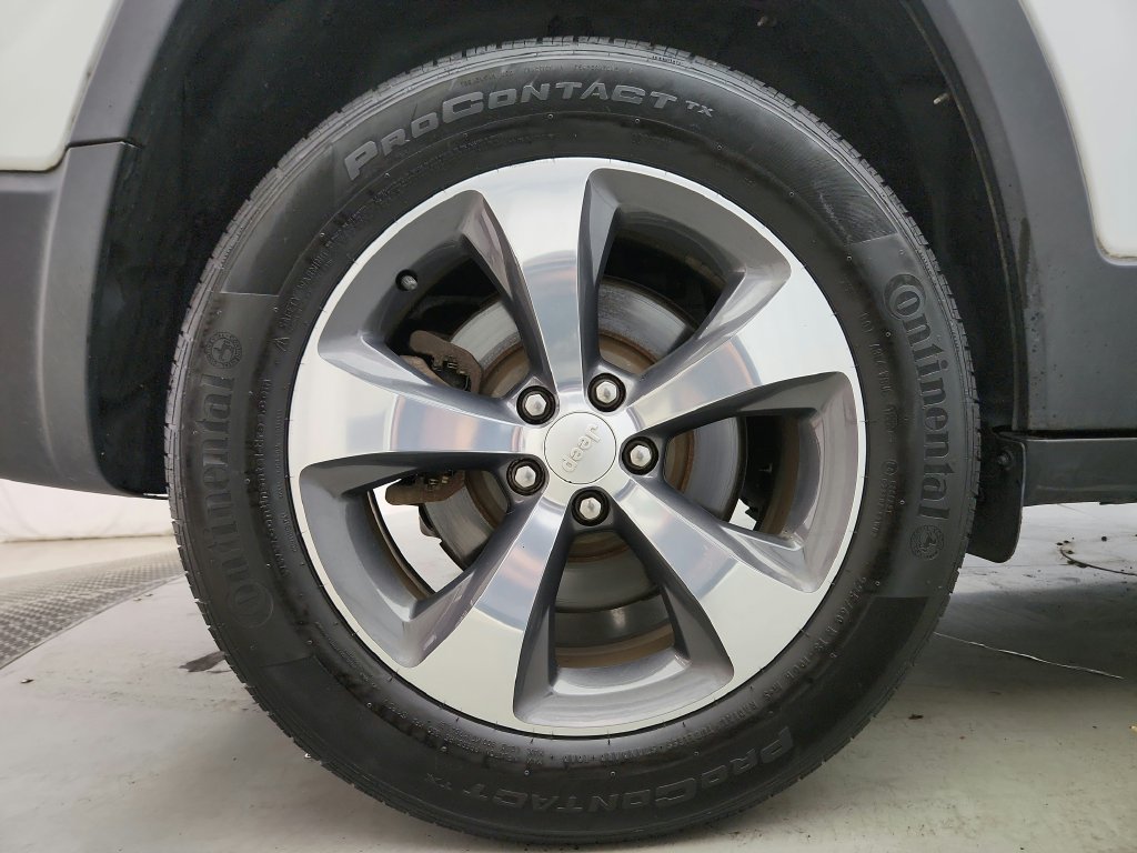 Used 2019 Jeep Cherokee Limited AWD/4WD image 41