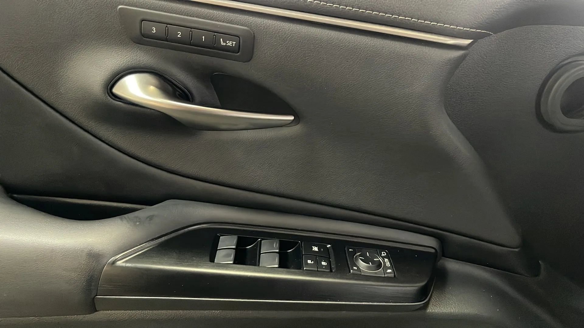 Used 2020 Lexus ES 350 w/ Premium Package image 15