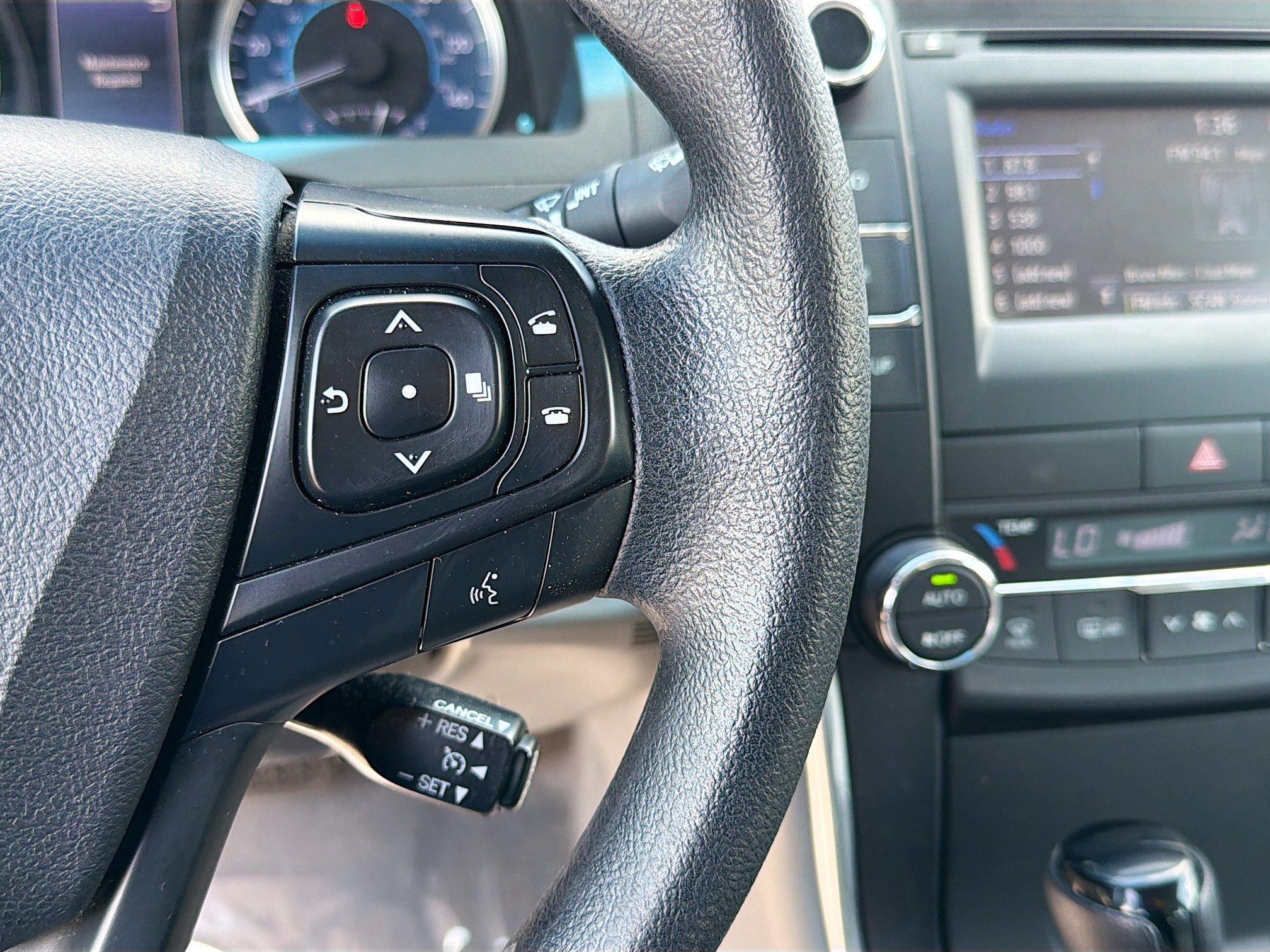 Used 2015 Toyota Camry LE image 36