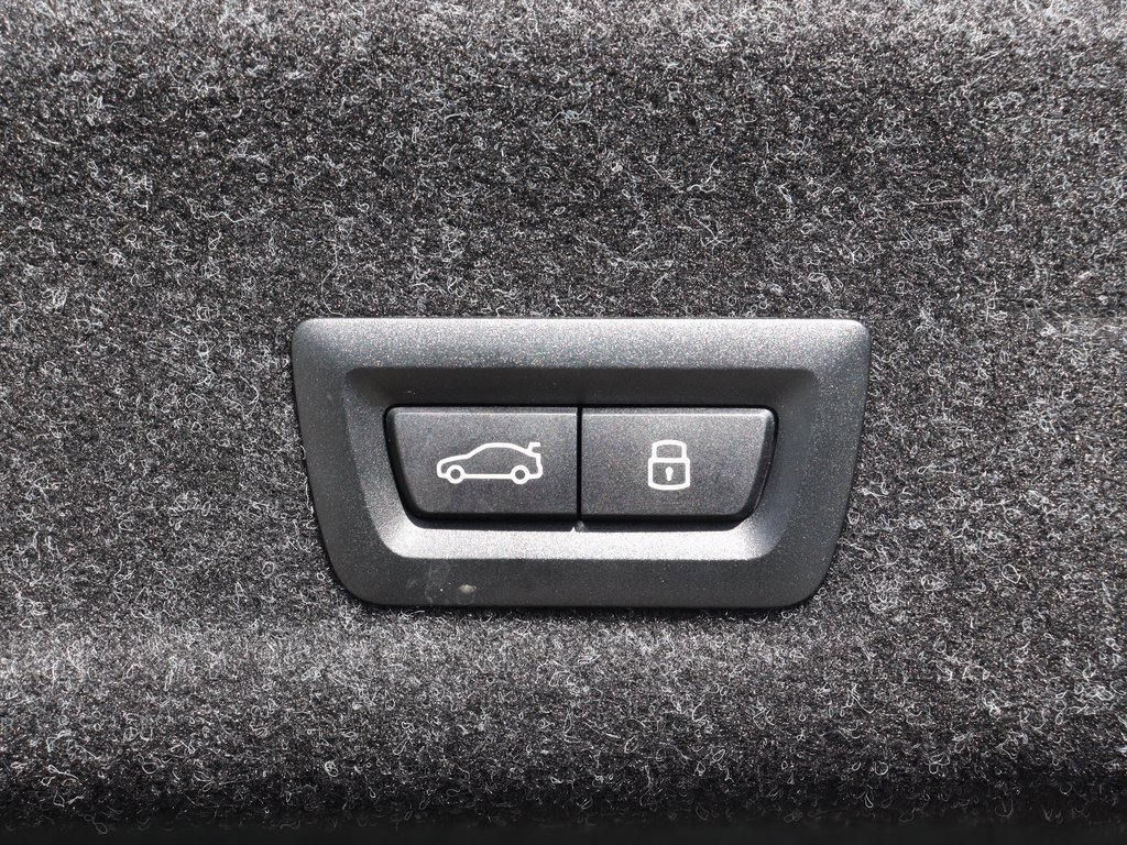 Used 2025 BMW 330i xDrive Sedan image 9