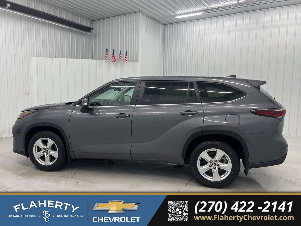 Used 2024 Toyota Highlander LE image 5
