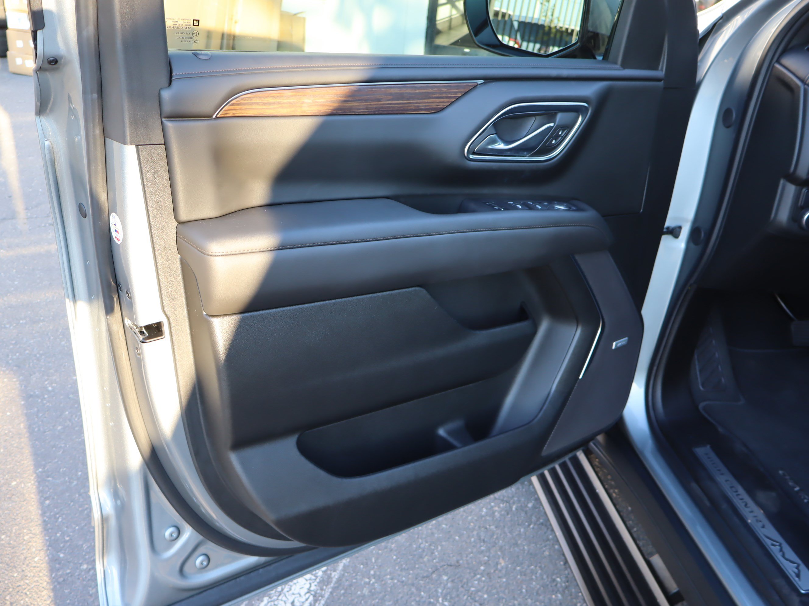 Used 2024 Chevrolet Tahoe High Country RWD image 18