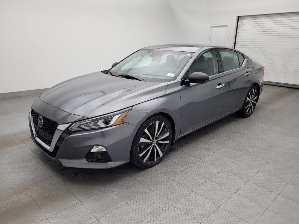 Used 2020 Nissan Altima 2.0 Platinum FWD image 2