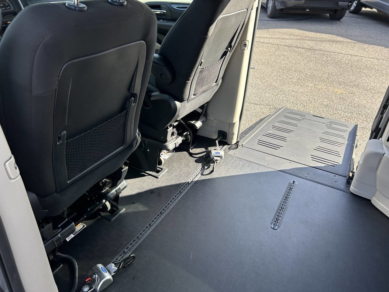 Used 2018 Dodge Grand Caravan SE w/ Power Convenience Group I image 22