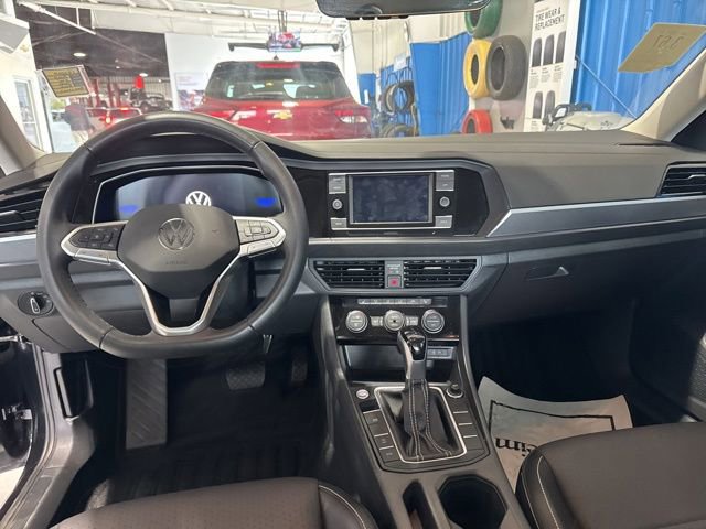 Used 2024 Volkswagen Jetta SE FWD image 10