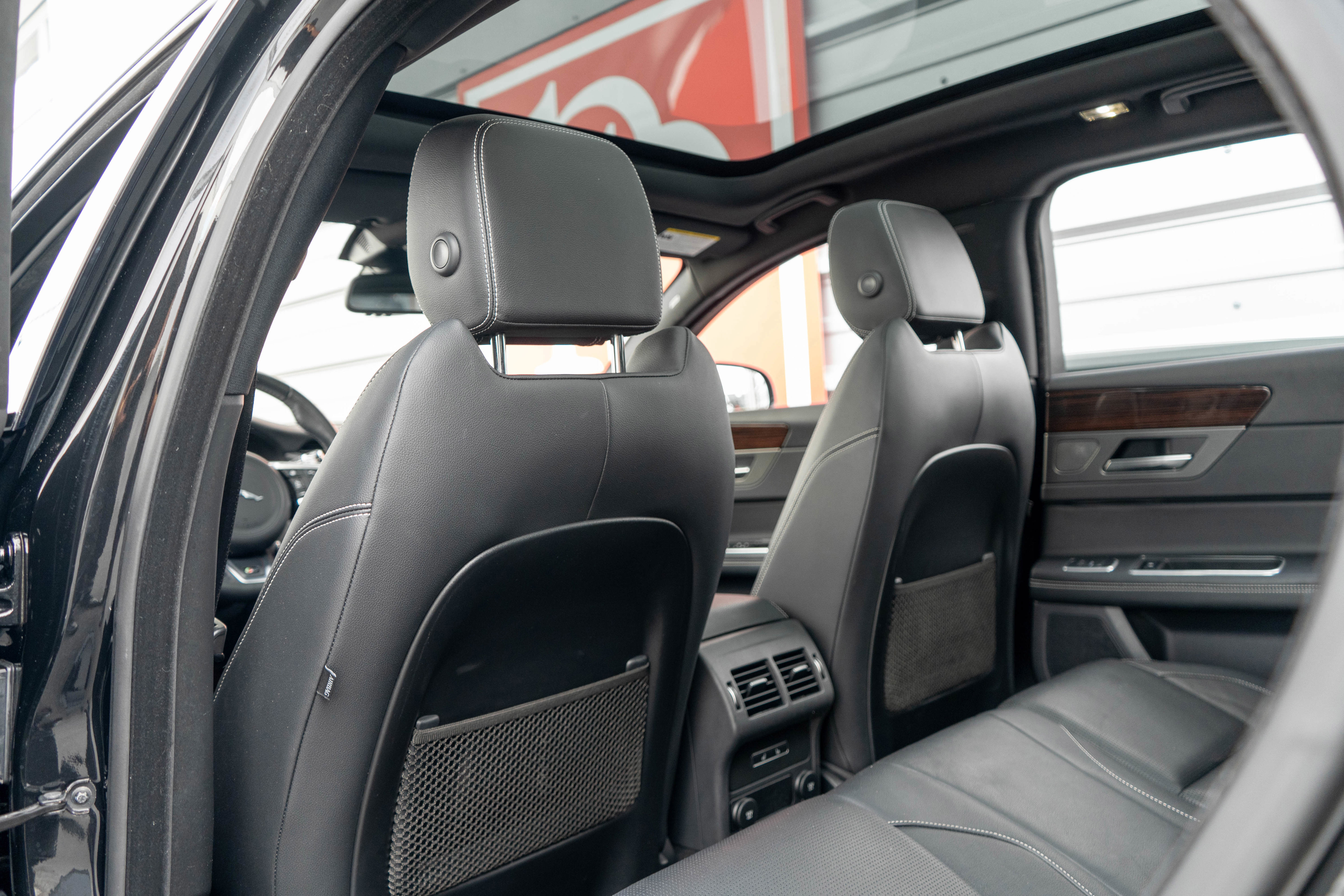 Used 2018 Jaguar XF S AWD/4WD image 27