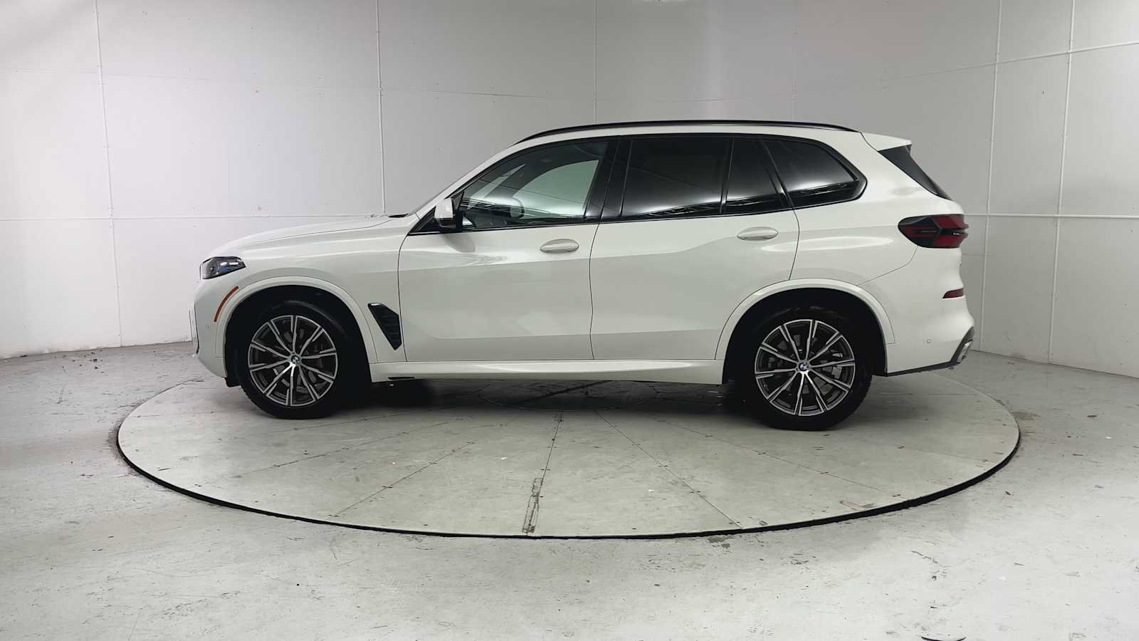 Used 2026 BMW X5 xDrive40i image 5