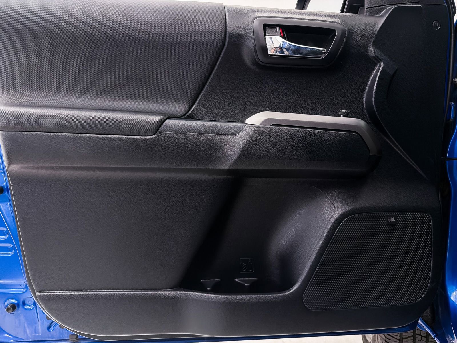 Used 2016 Toyota Tacoma TRD Sport image 15