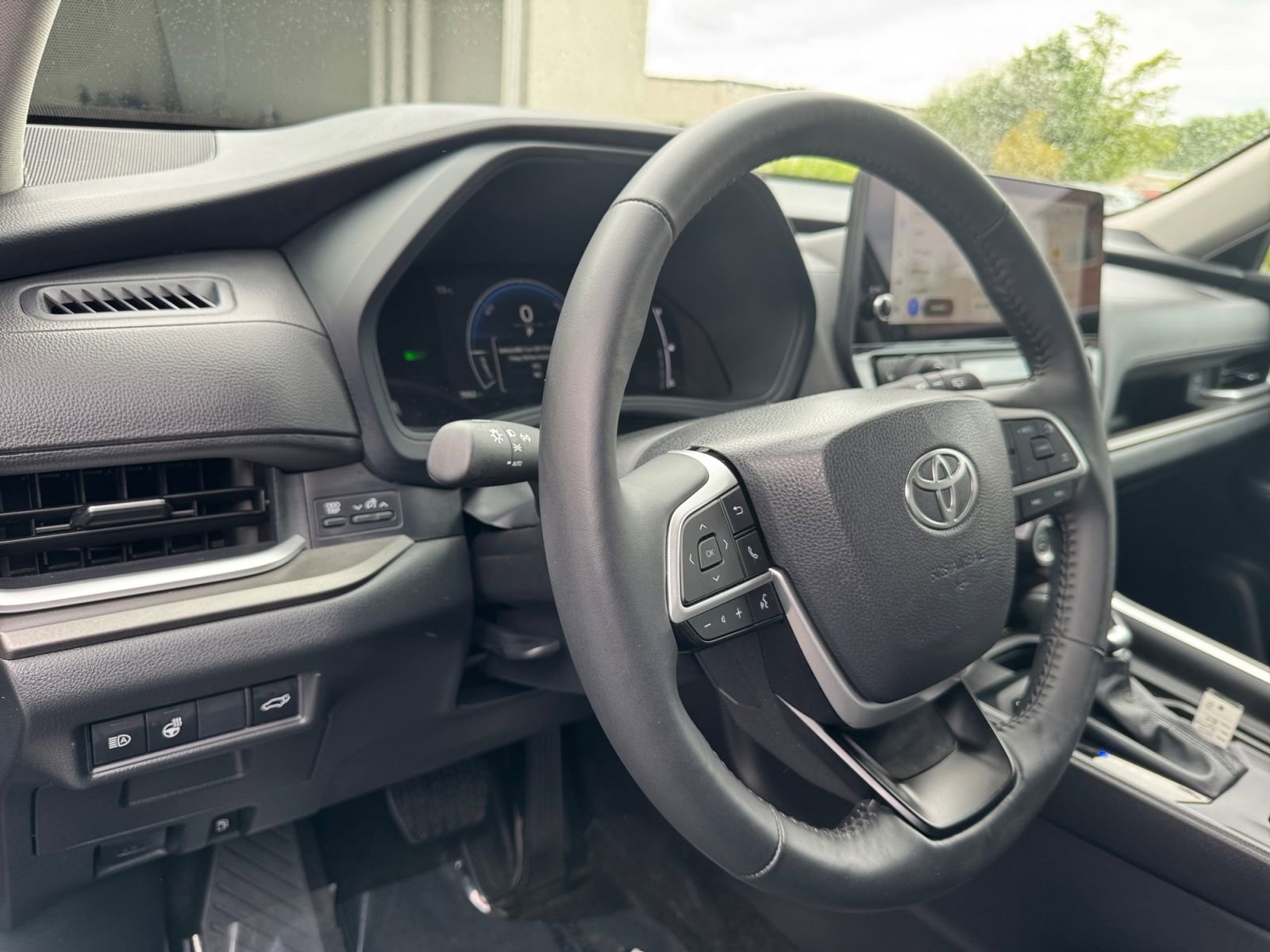 Used 2025 Toyota Grand Highlander AWD Hybrid image 16