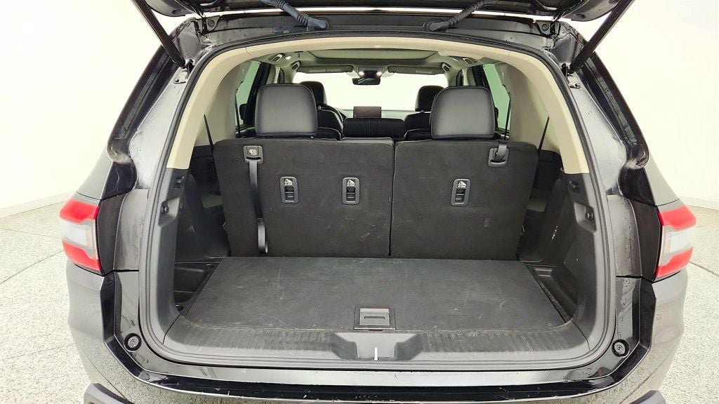 Used 2025 Honda Pilot Touring image 23