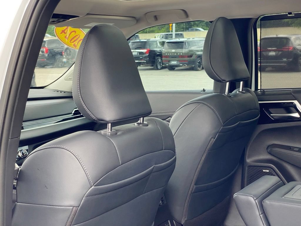 Used 2025 Mitsubishi Outlander SEL FWD image 28